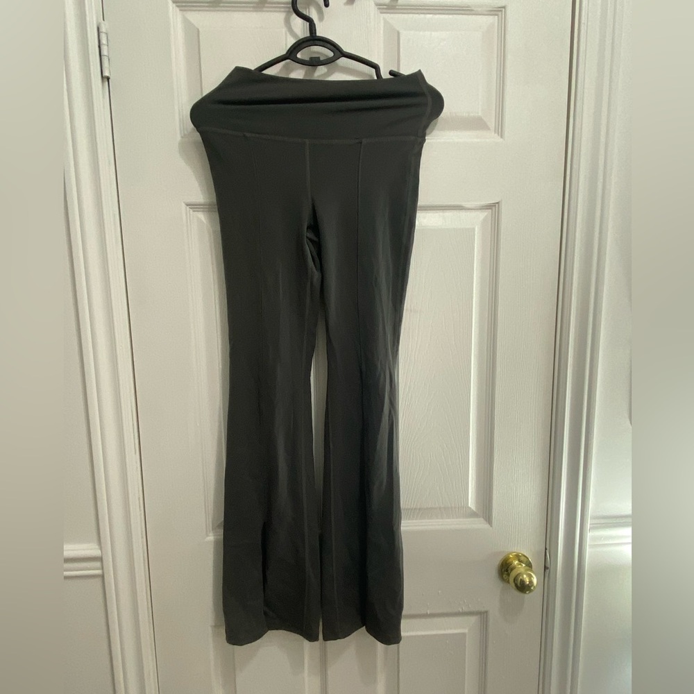 ARITZIA TNACTION Dark Grey Flared Split Leggings